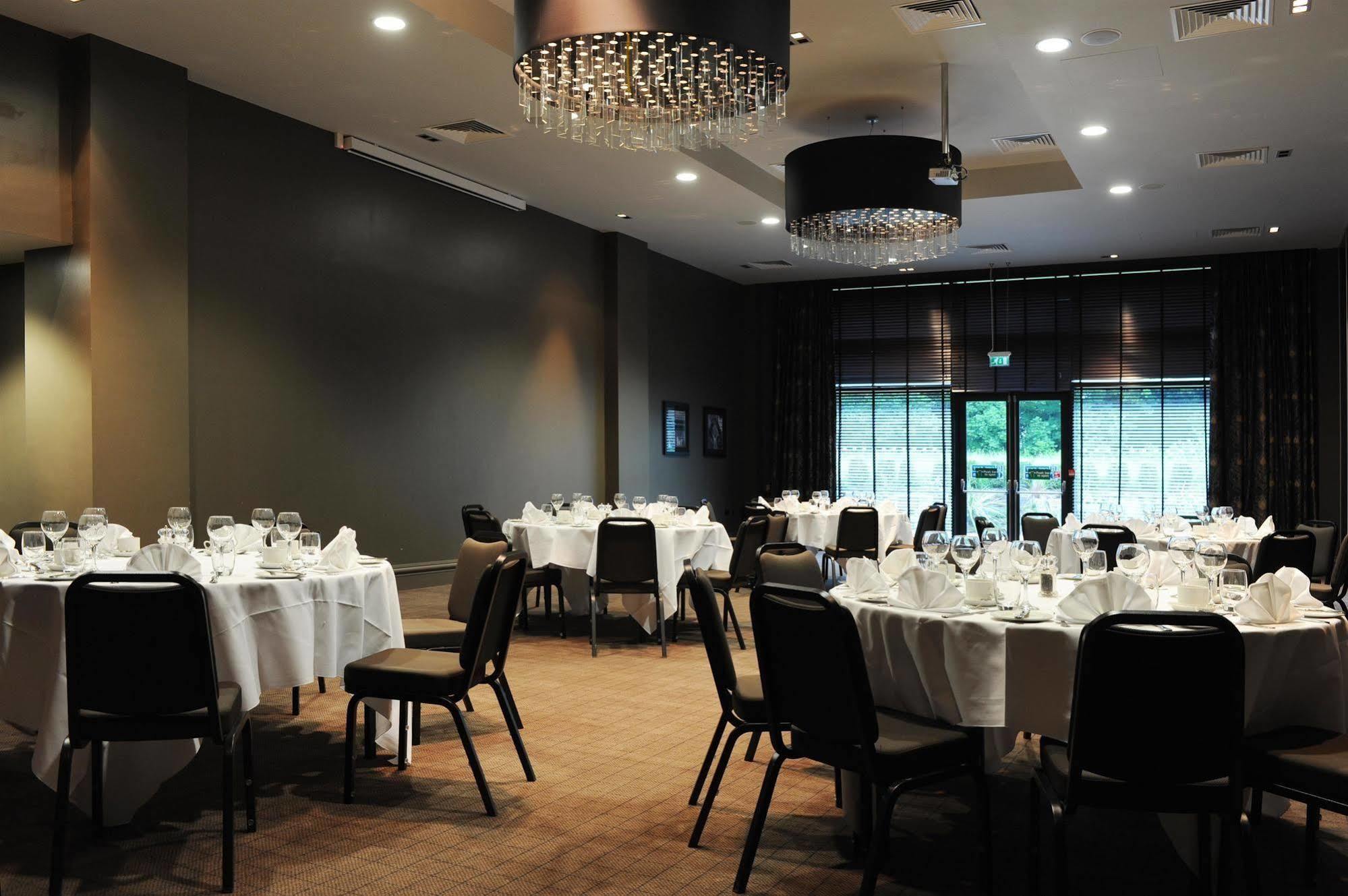 Village Hotel Solihull Exterior photo